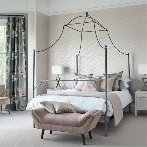 Harlequin Momentum 5 Zola Shimmer Shimmer Gilver Wallpaper