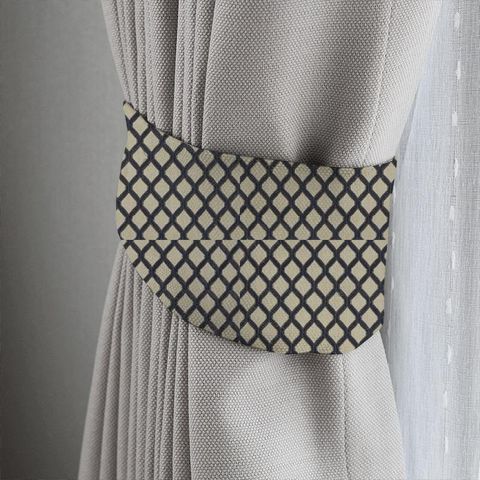 Mosaic Smoke Tieback