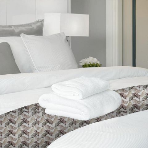 Snug Blush Bed Runner
