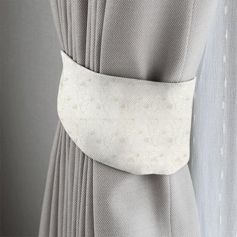 Pure Arbutus Embroidery White Clover Tieback