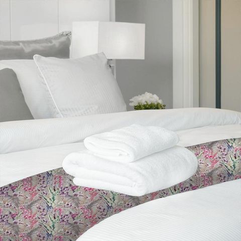 Paradise Loganberry / Raspberry / Emerald Bed Runner