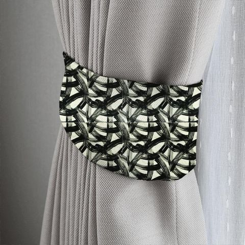 Typhonic Onyx Tieback