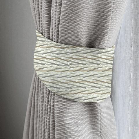 Diffinity Oyster / Pumice Tieback