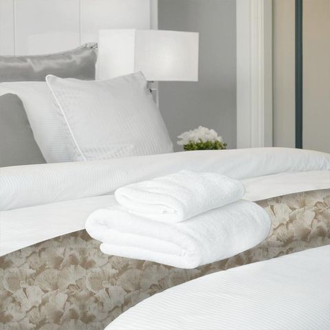 Wyndham White Opal Bed Runner