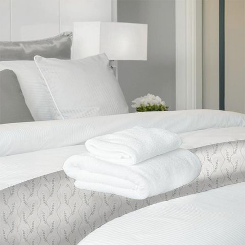 Chamomile Trail Teal/Green Bed Runner