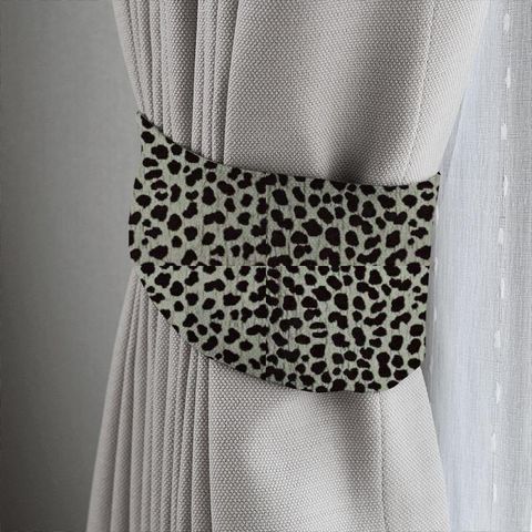 Serengeti Silver Tieback