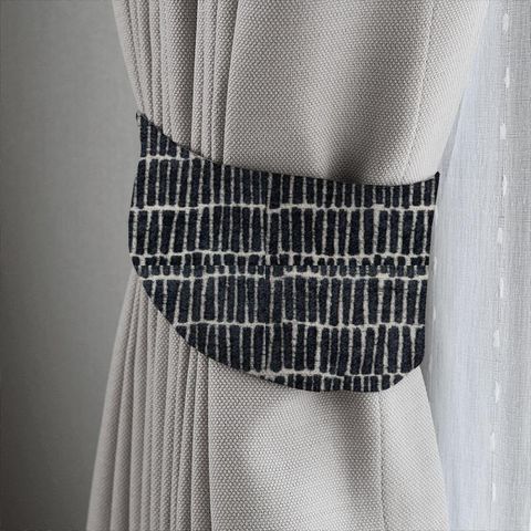 Hikari Midnight Tieback