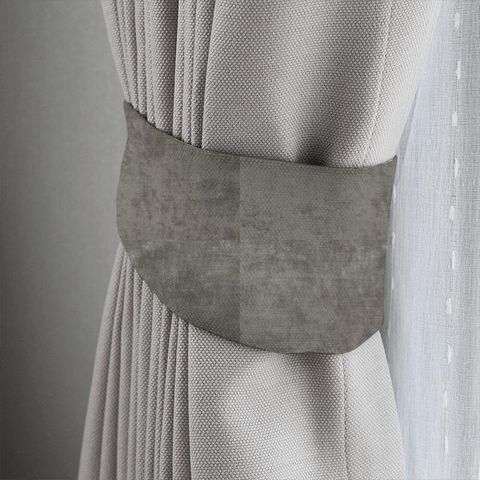 Allure Ash Tieback