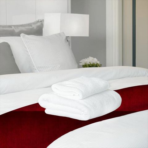 Glamour Cranberry Bed Runner